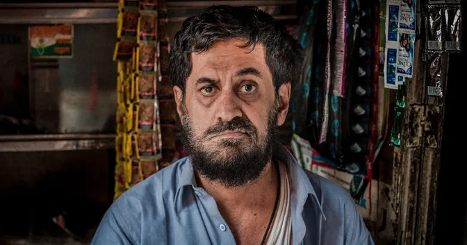 Photo an Indian father at home